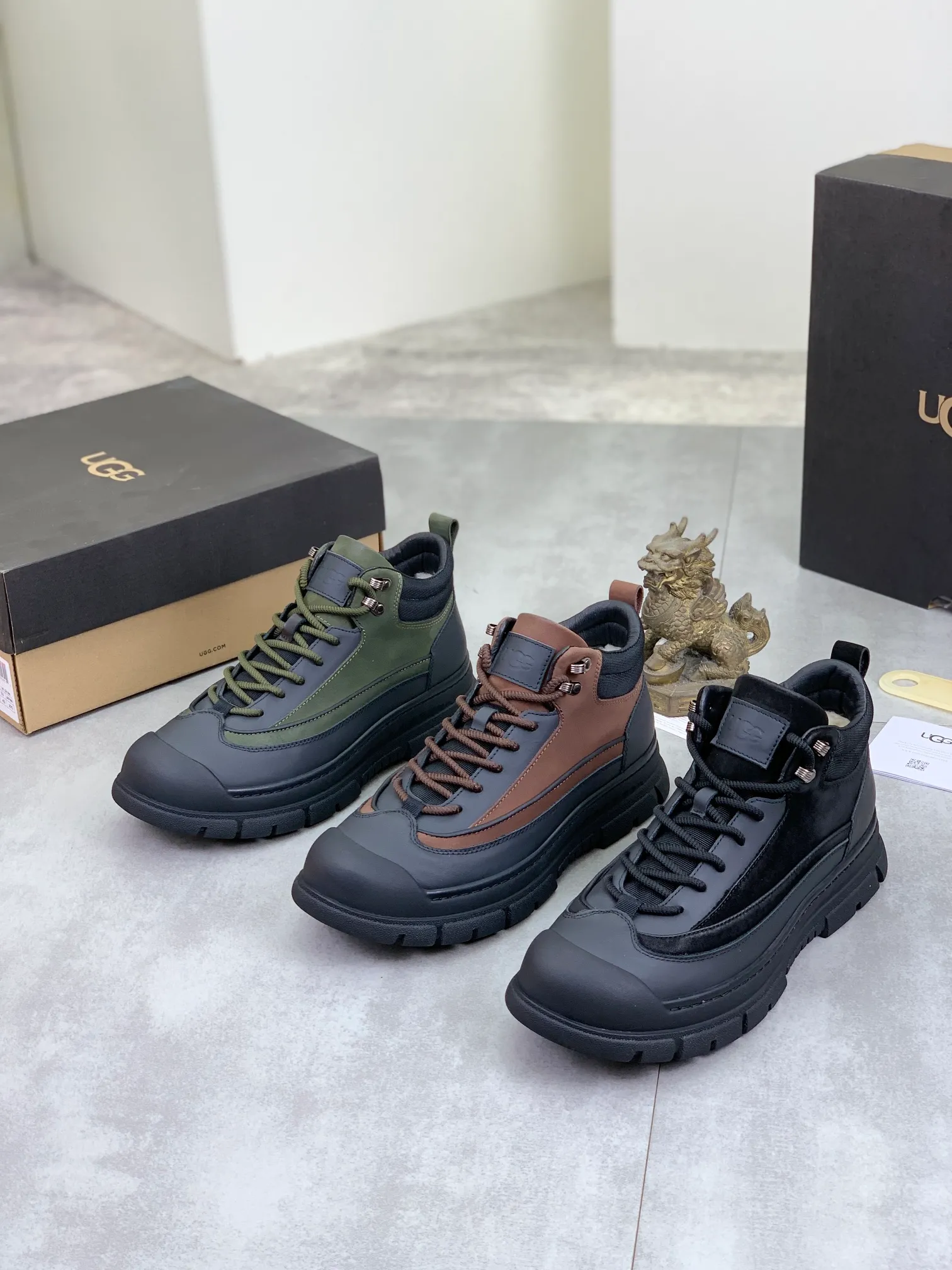 Men's Men's Shoes P620 [New Style] 💰 🆘 "Real Wool" [UGG] 👉 Popular men's shoes official website synchronization 🔰 Genuine quality [proud] is not comparable to the imitations in the general market 🌀 The upper is imported Italian frosted cowhide, and the lining: foot pad 🅰️ grade 🐑 real wool 👻 Only Grade A can show the effect The hand feels smooth and delicate 🔱The shoe shape is grand, only genuine factories can achieve it 🎄The perfect toughness of the original outsole 👻⬛️ allows customers to bid farewell to one-time consumption. Real wool lining, super warm. 3️⃣Colors available Sizes: 38-44